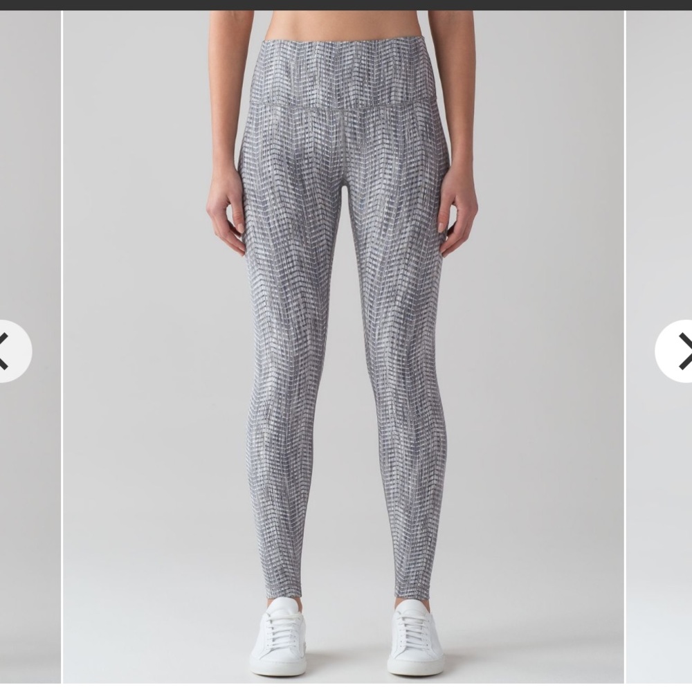 Lululemon wunder under HR Luon arrow jaquard battleship silver spoon full length